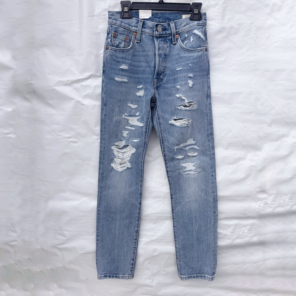 Levis // light wash distressed straight leg jeans button fly size 23 z26